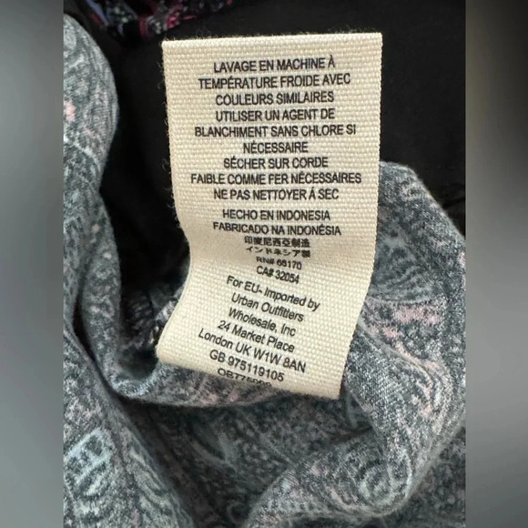 Free people satin paisley sleeveless V-neck jumpsuit wide leg adjustable size 6 - Picture 13 of 13